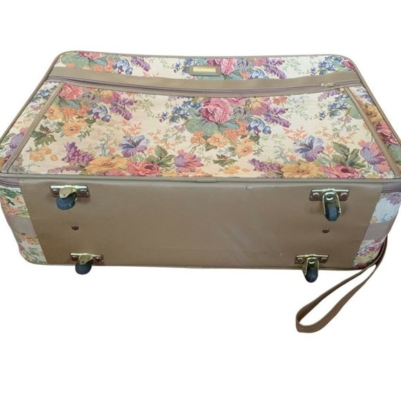 Vintage Galleria Travel Luggage | Lock & Key | Floral & Tan Rolling Suitcase - Picture 7 of 11